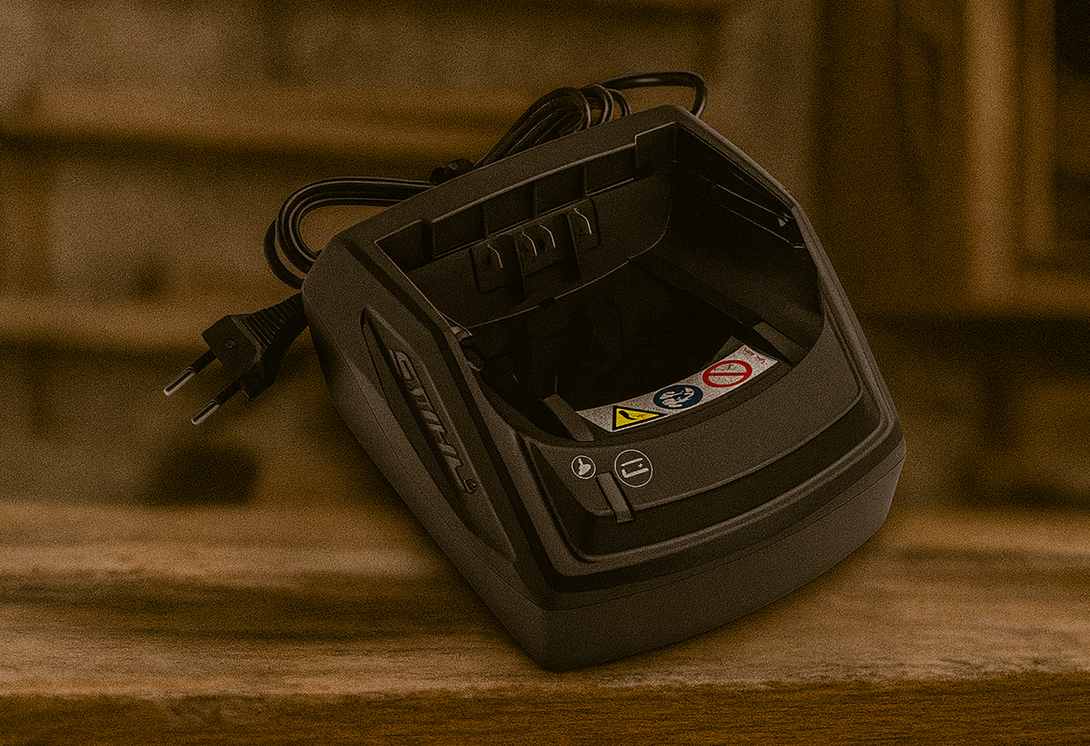 Απεικονίζεται ο φορτιστής πάνω σε πάγκο.